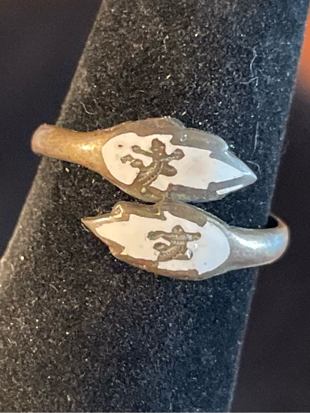 Vintage Siam Sterling Silver Niello Dancer White Enamel Ring. Size 3 Pinky Ring